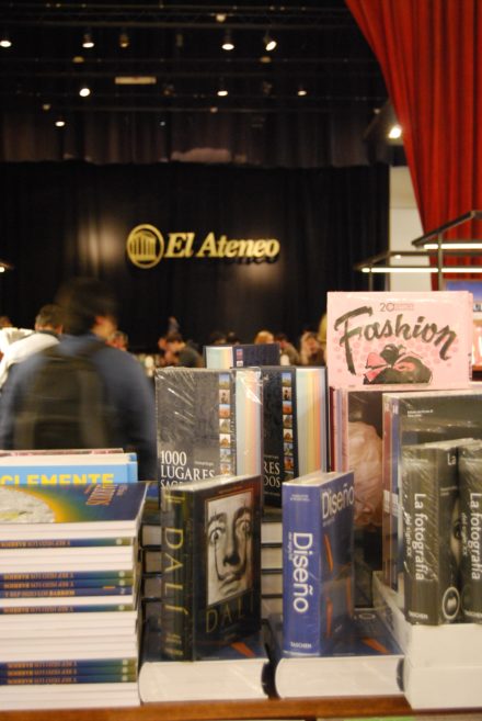 Ateneo er et theater-made-bookshop. Det er et af de kendte steder i Buenos Aires og et must for boginteresserede som jeg selv!
